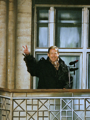 Havel po zvolení prvním československým prezidentem